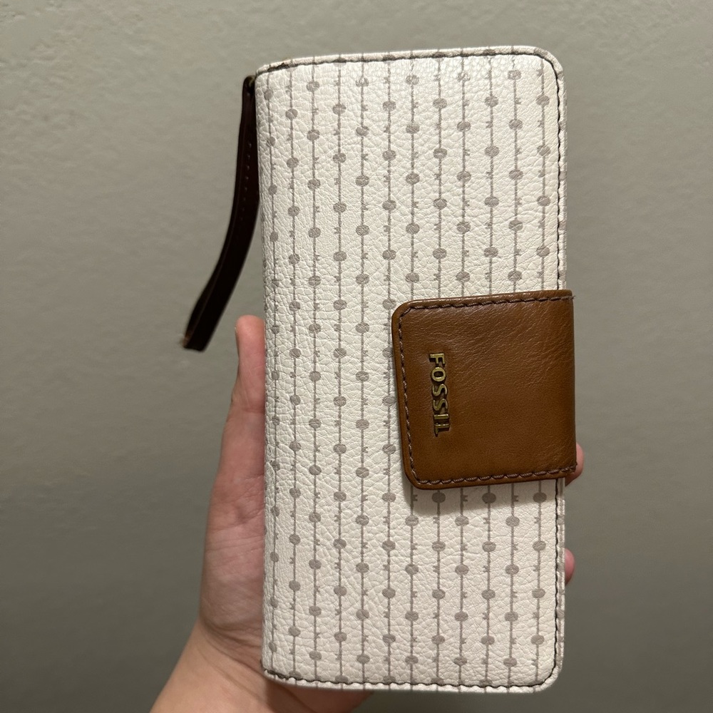 Fossil wallet for women